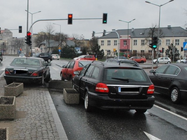 - Sprawca kolizji został ukarany mandatem w wysokości 250 złotych - poinformował asp. Sylwester Marczak, rzecznik ostrołęckiej policji.