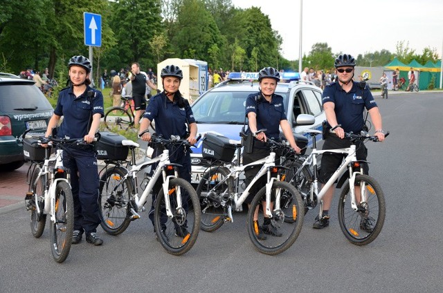 Policjanci na rowerach zadbali o bezpieczeństwo uczestników ,,Masy krytycznej"