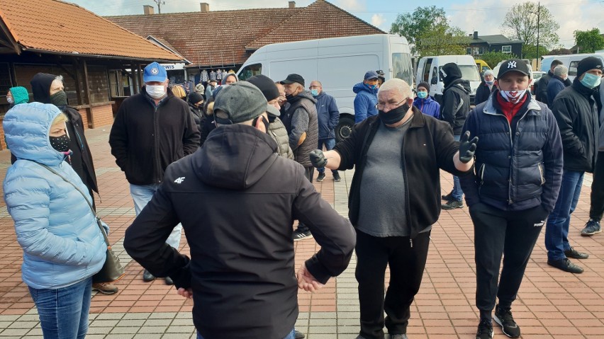 Targowisko w Strzelcach Opolskich. Kupcy protestują przeciwko większej liczbie dni targowych i dzieleniu ich na dwie grupy