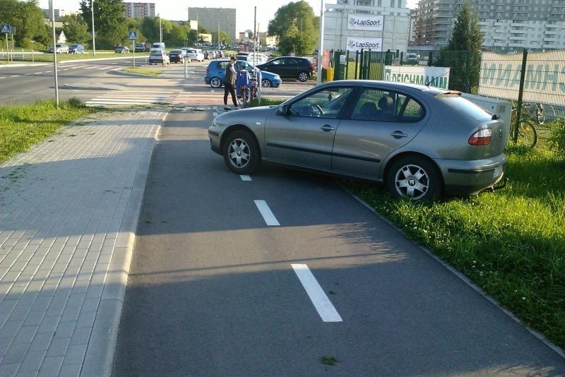 Ciekawe, kto musiał zaparkować akurat w pobliżu ośrodka MOSP