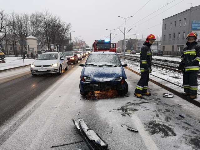 W poniedziałek przed godziną 10 na ul. Fordońskiej w Bydgoszczy doszło do wypadku. W wyniku zderzenia dwóch samochodów osobowych, jedna osoba została przewieziona do szpitala. FLESZ - Ferie zimowe 2019źródło: TVN/x-news