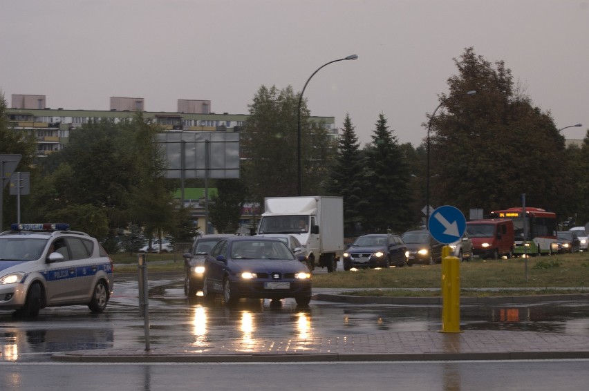 Wypadek na al. Kompozytorów Polskich. Potrącony motocyklista trafił do szpitala [ZDJĘCIA]