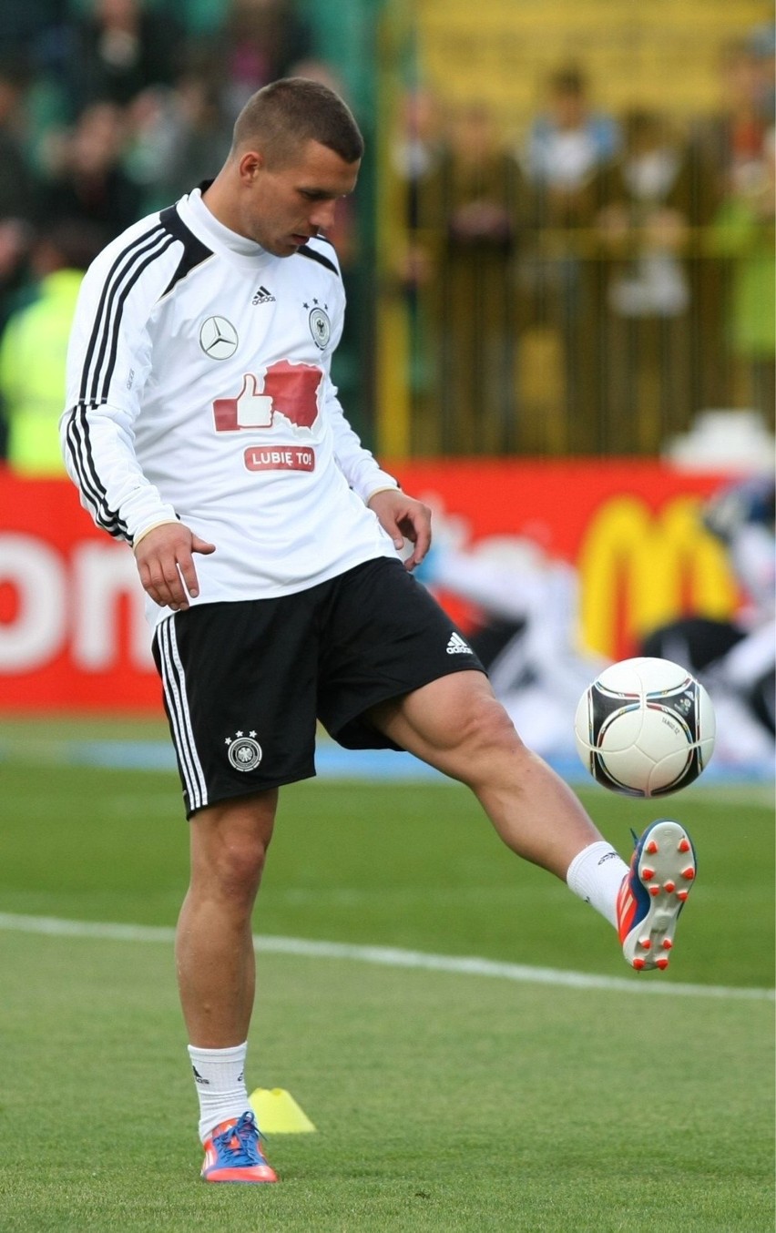 4.06.2012, Gdańsk: Lukas Podolski podczas treningu...