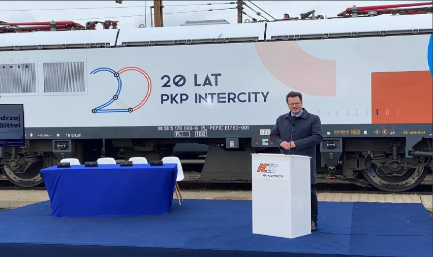 PKP Intercity podpisało umowę na dostarczenie 10...