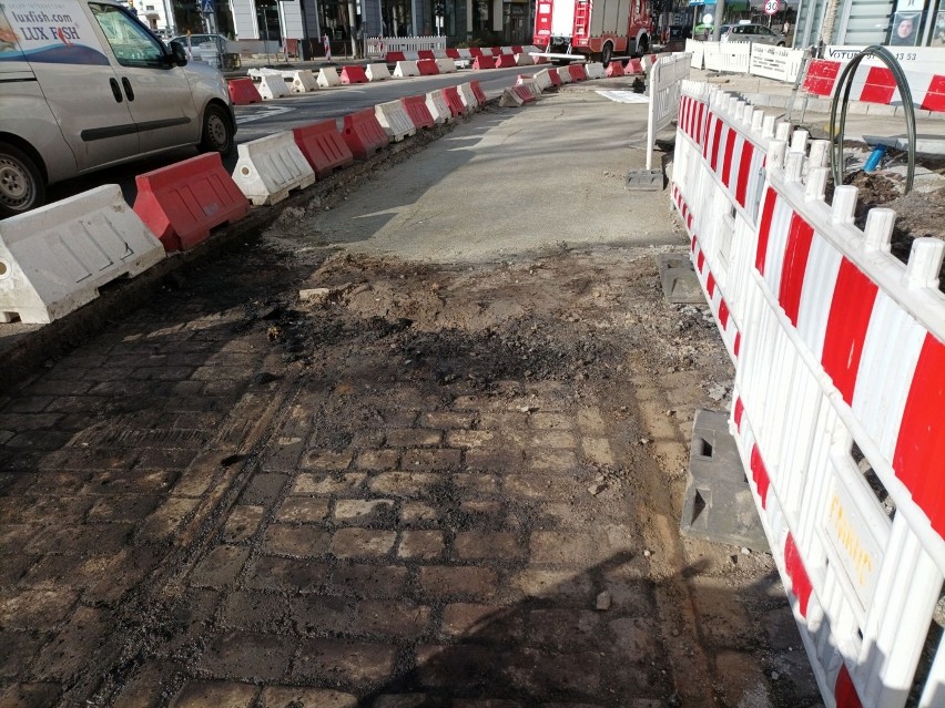 Mają ponad 100 lat i były skryte pod asfaltem. Tramwajowe odkrycie na placu Zwycięstwa w Szczecinie