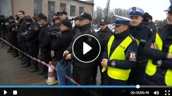 Krzysztof Hołowczyc uczył jeździć policjantów. "Potrzebują więcej szkoleń" [WIDEO]