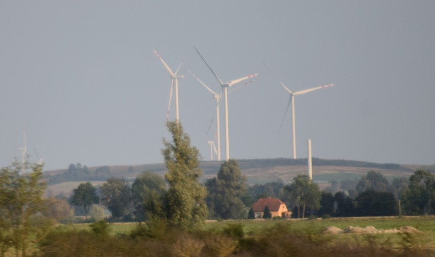 Farma Wiatrowa Pomerania rośnie w oczach i będzie jedną z największych w Polsce. Inwestor przygotował niesamowity filmik [zdjęcia, wideo]