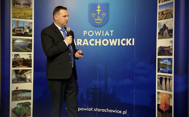 O efektach ponad 2-letniej pracy informował mieszkańców starosta Piotr Ambroszczyk