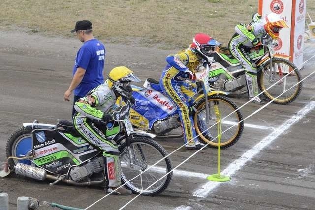 Czech Vaclav Milik (w białym kasku) jeszcze w minionym sezonie występował w ŻKS ROW Rybnik na torze w Grudziądzu w Polskiej Lidze Żużlowej. Teraz i zawodnik, i klub z naszego miasta spotkają się w ekstralidze