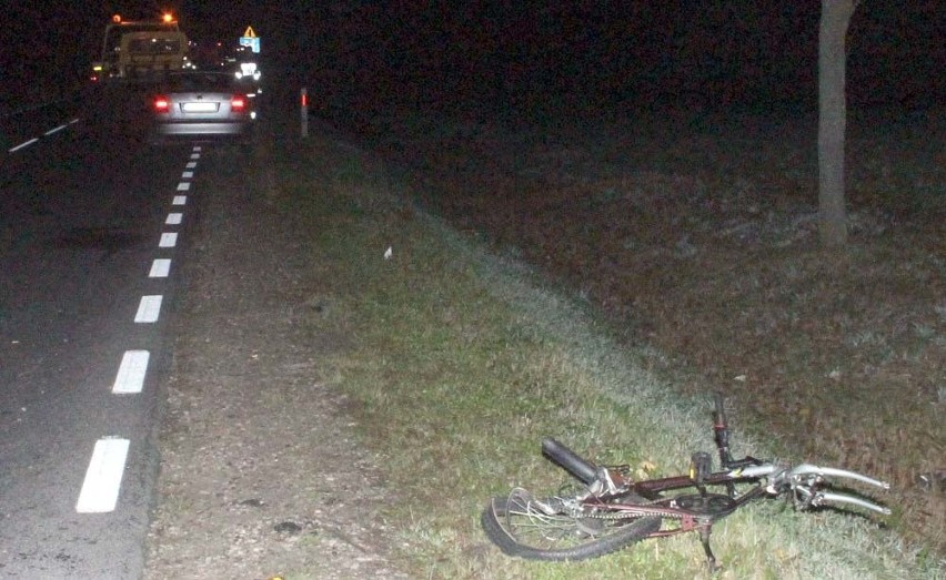Rowerzysta uderzony przez skodę zmarł na miejscu