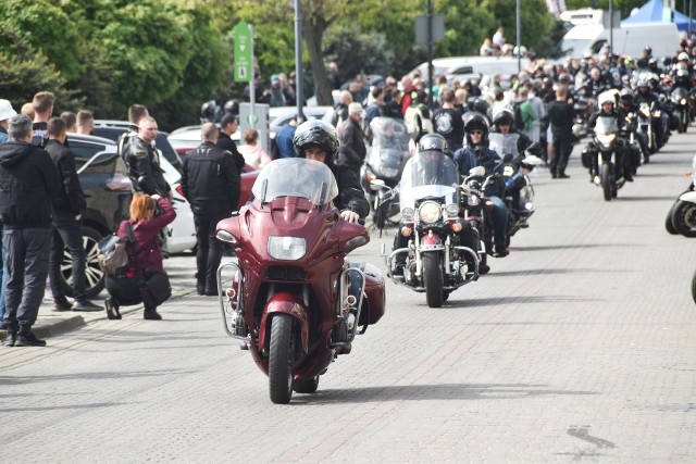 Motocykliści wyruszyli na paradę przez Gorzów z bulwaru przy Wildomie.