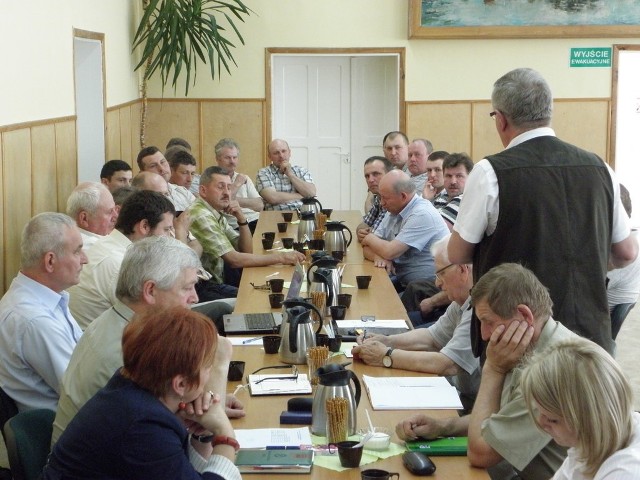 Rolnicy rozmawiali o tym problemie w  Gminnym Domu Kultury w Rogowie