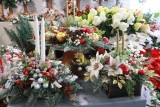 Znicze choinki i mikołaje, stroiki na groby w świątecznym wydaniu - z bombką, gwiazdką - ZDJECIA