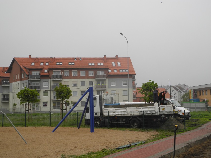 Stargard. Na osiedlu Pyrzyckim powstaje duża trampolina [ZDJĘCIA, WIDEO]