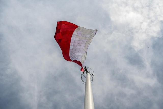 Patchworkowa flaga zawisła nad Gdańskiem w piątek, 4.06.2021 r. W tym roku symbolizuje solidarność z przedsiębiorcami