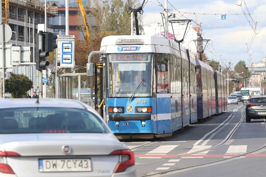 Wypadek na Krakowskiej. Zablokowane torowisko tramwajowe