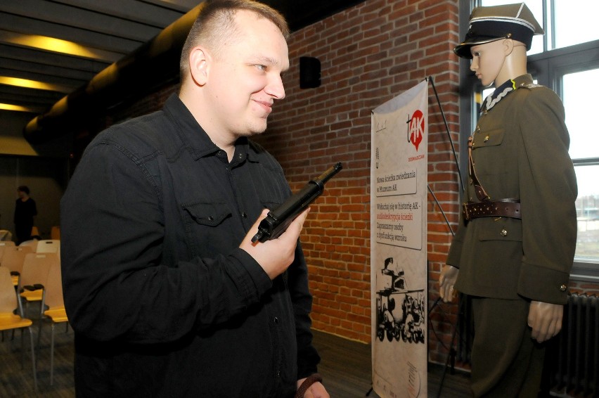 Kraków. Niewidomi "zobaczą" eksponaty Muzeum Armii Krajowej