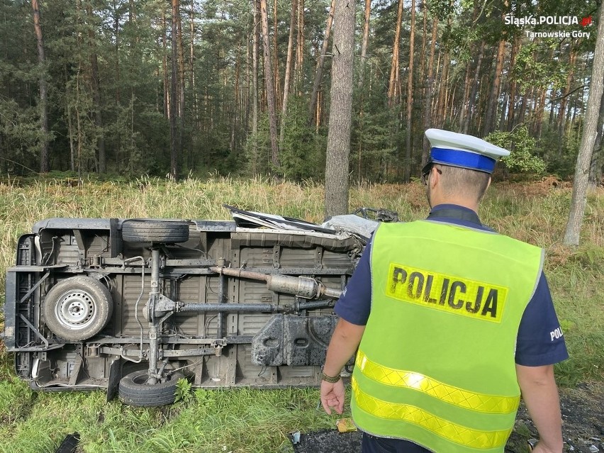 Wypadek czołowy na DW 908 pomiędzy Miasteczkiem Śląskim a Kaletami. Interweniowało LPR. Wśród rannych 19-latka