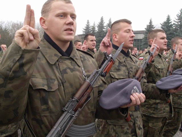W Centrum Szkolenia Sił Powietrznych w Koszalinie przysięgę złożyli żołnierze.