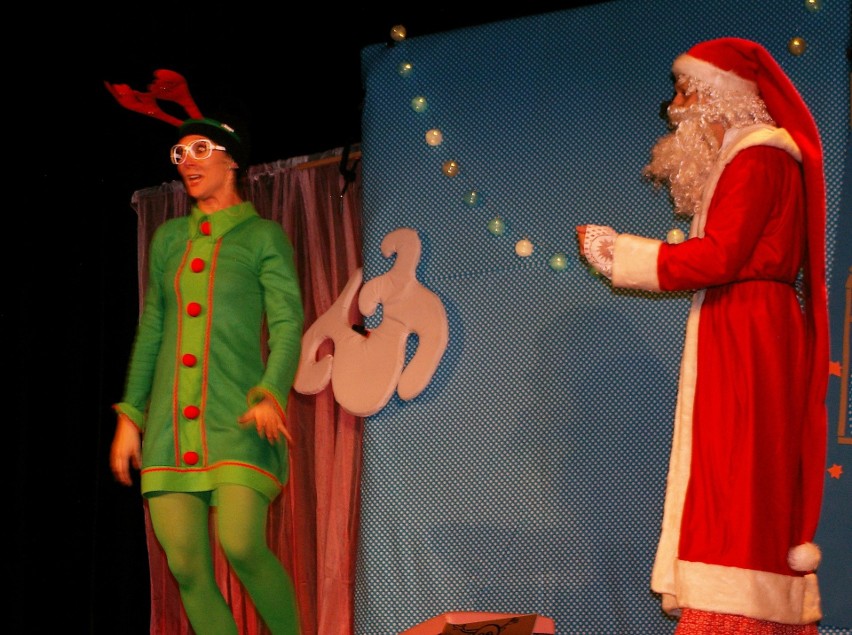Ponad 600 małych gorliczan spotkało się z Mikołajem i jego świtą. Sala centrum kultury tętniła radością [ZDJĘCIA]