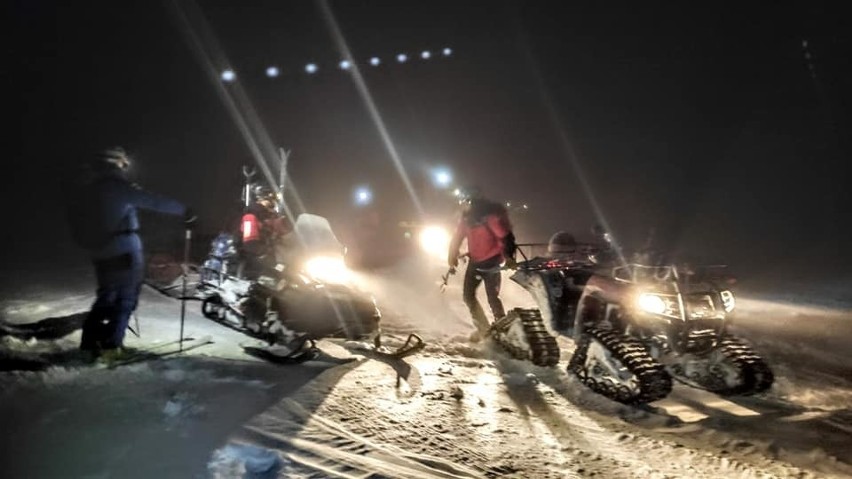 Akcja ratowników GOPR na Śnieżce w Karkonoszach.
