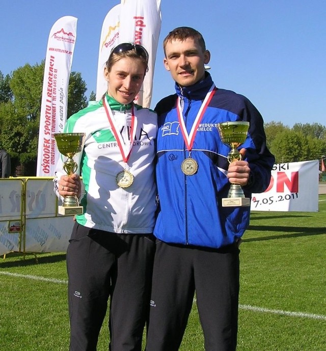 Maria Pytel ze Starachowic i jej chłopak Przemysław Szymanowski w Dzierżoniowie zdobyli złote medale w crossduathlonie w kategorii elita.