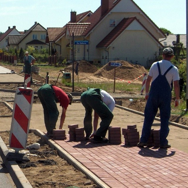 Prace przy ulicy Popiełuszki kończą się. Do wykonania pozostały już tylko chodniki.