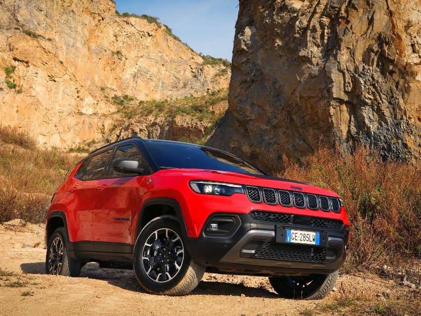 Zarówno Jeep Compass, jak i Volkswagen Tiguan, to...