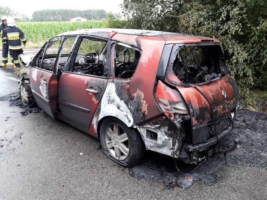 Gmina Krypno. Samochód płonął jak pochodnia. Podróżowało nim 5 osób (zdjęcia)