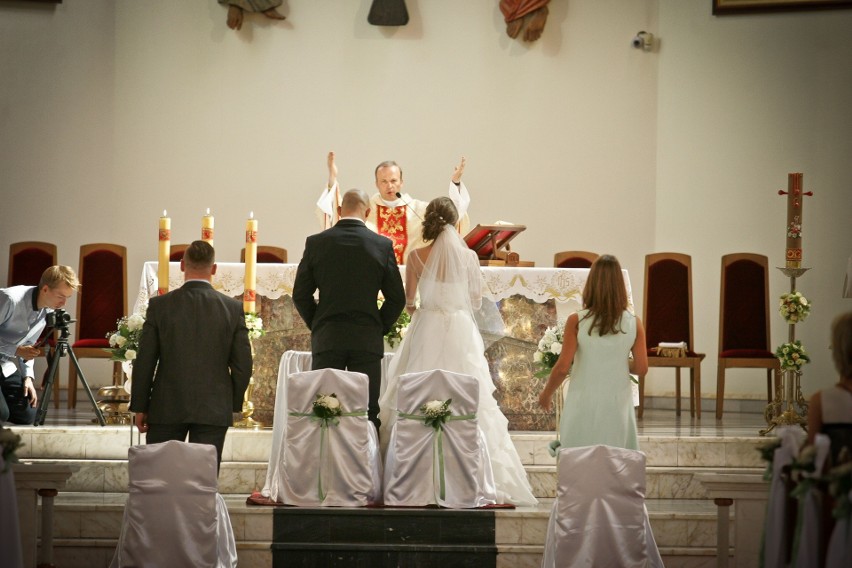 Młodzi odwołują śluby i wesela. W USC w Toruniu w sobotę...
