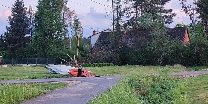 Akcja usuwania skutków nawałnicy - 13 maja w Jadownikach...