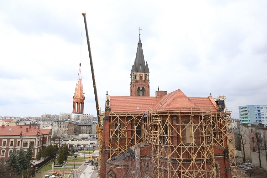 Katedra w Sosnowcu będzie miała nową wieżyczkę. Montaż już...