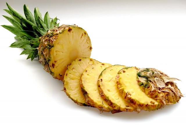 Wyhodowanie owoców ananasa może być ciekawym wyzwaniem dla miłośników roślin i egzotycznych owoców.