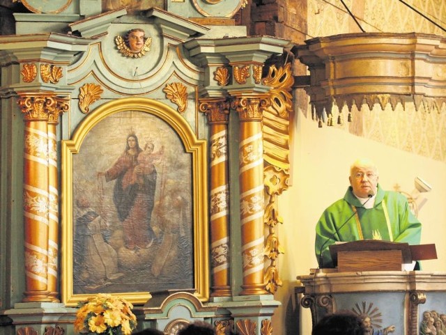 Kościół parafialny w Tabaszowej powinien być pięknie wyremontowany - uważa proboszcz Zbigniew Dudek. Obiekt położony jest w atrakcyjnym miejscu, więc przyciąga latem turystów