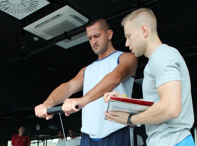 Seid Hajrić (z lewej) po okiem trenera od przygotowania fizycznego, Mariusza Michalskiego