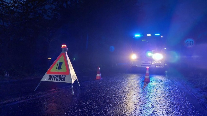 Wejherowo. Nietrzeźwy kierowca uderzył w bariery energochłonne, a następnie w karetkę. Mamy zdjęcia z miejsca zdarzenia