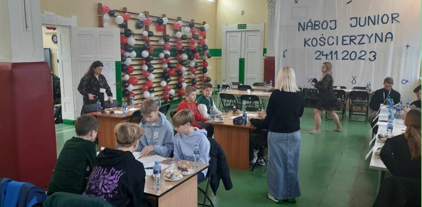 Matematyczni mistrzowie uczą się w chojnickiej „Piątce”. Zajęli trzecie miejsce w międzynarodowym konkursie  „Nabój Junior” w Kościerzynie 