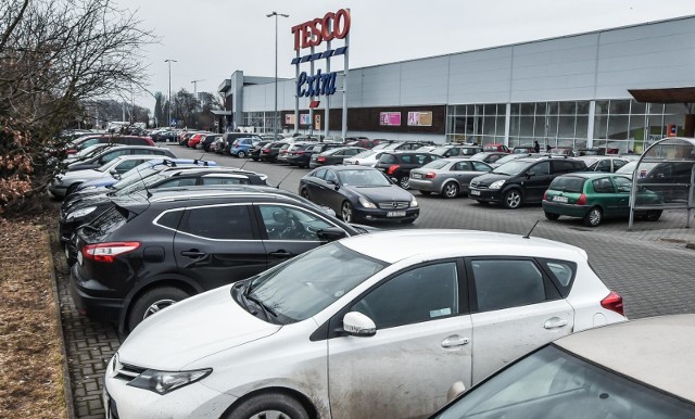 Tesco ZNÓW ZAMYKA sklepy w Polsce, ludzie zostaną bez pracy. Które hipermarkety TESCO znikną z rodzimego rynku?