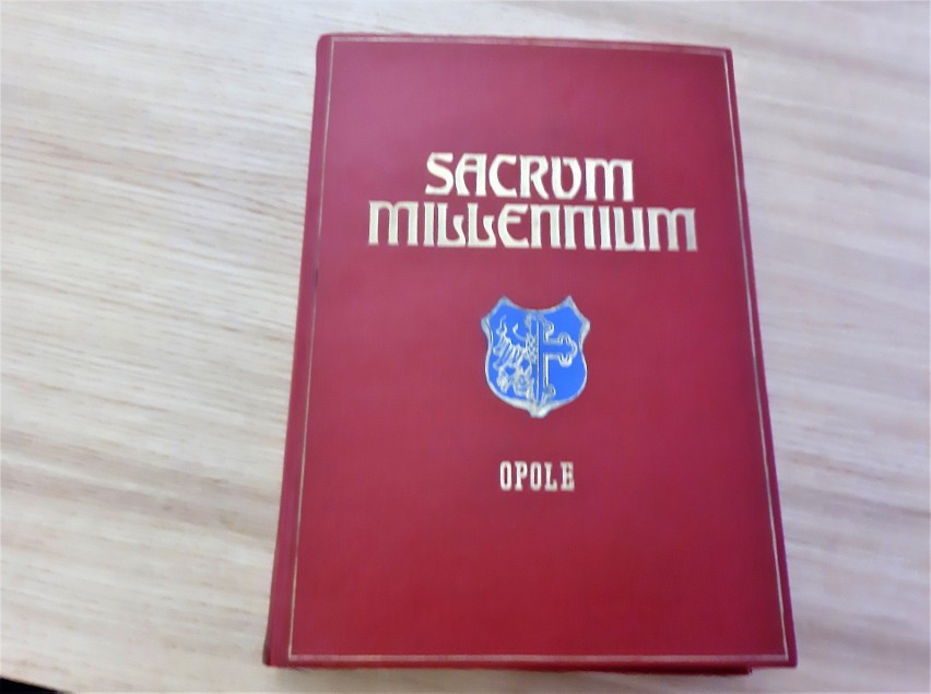 Archiwum Państwowe w Opolu pozyskało millenijne eksponaty. Darczyńcą także dziennikarz nto