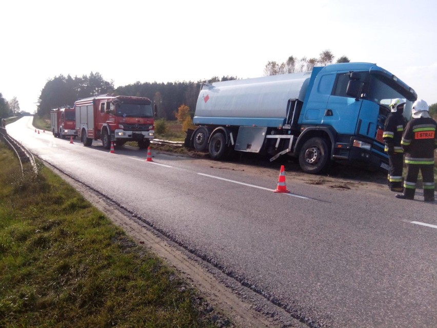 Plenna. Wypadek dwóch ciężarówek na drodze wojewódzkiej nr 728 [ZDJĘCIA]