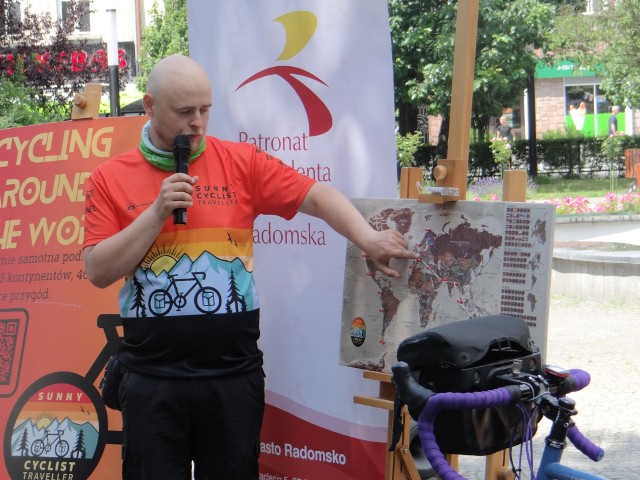 Łukasz Furmańczyk z Radomska wyrusza na rowerową wyprawę dookoła świata w 1000 dni. Podróżnika pożegnali radomszczanie, znajomi i koledzy