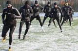 Piłkarze Olimpii Grudziądz po raz pierwszy trenowali na śniegu i mrozie [zdjęcia]