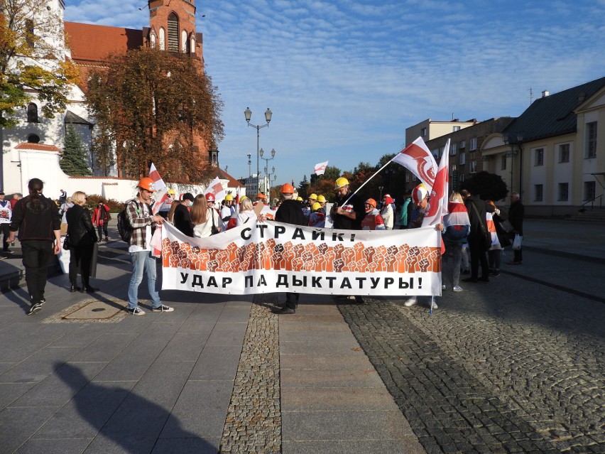 3.1o.2021, Białystok. Manifestacja Białorusinów w centrum...