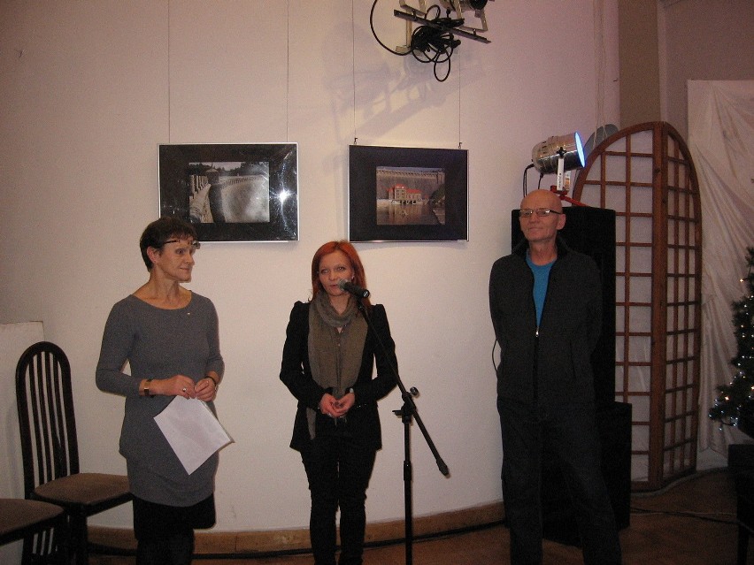 O wystawie mówila Barbara Polakowska, prezes Fotoklubu.