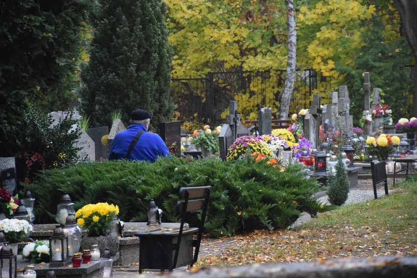 1 listopada na cmentarzu przy ul. Żwirowej w Gorzowie.