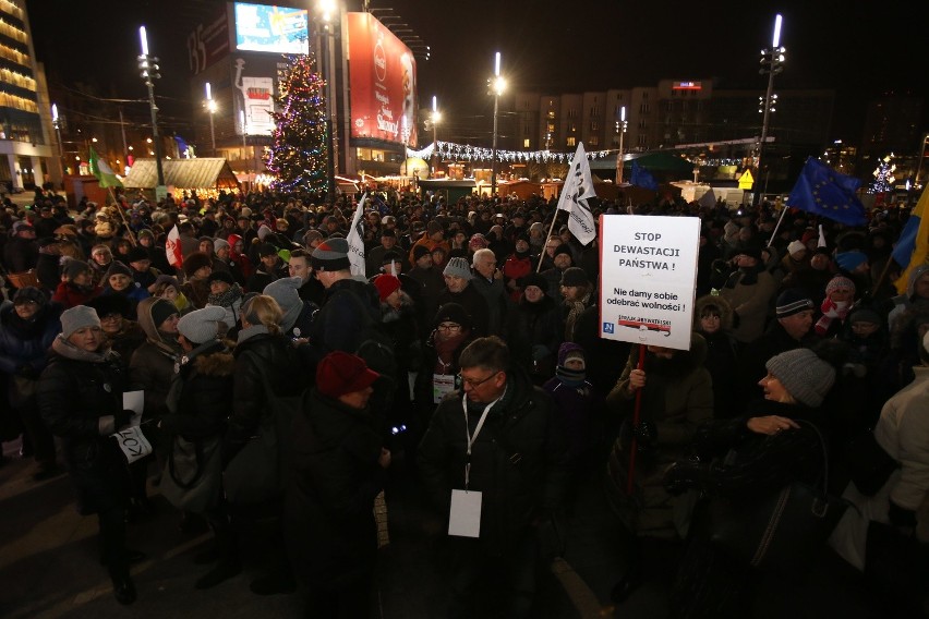 Demonstracja przeciw PiS w Katowicach 13 grudnia 2016