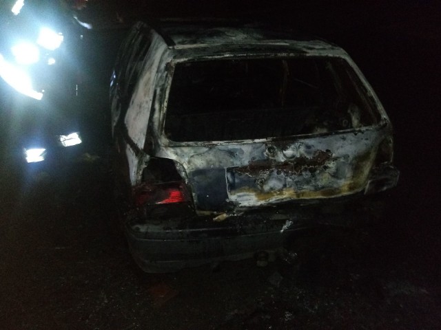 Nocny pożar samochodu w Kazanowie.