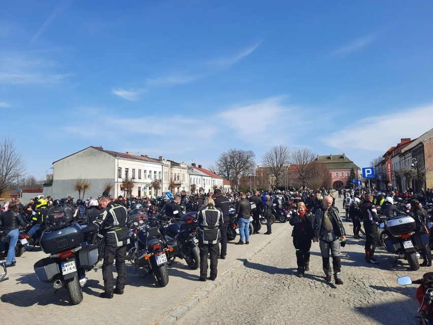 Świętokrzyscy motocykliści rozpoczęli sezon. Z Opatowa pojechali do Sandomierza [ZAPIS TRANSMISJI, ZDJĘCIA]