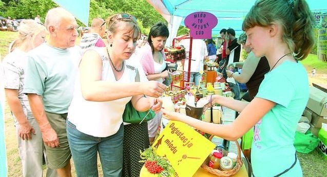 Podczas Festiwalu Smaku odbywa się Święto Miodu. Kilkudziesięciu pszczelarzy kusi klientów swoimi miodami. Tytuł Miód Roku 2009 przypadł państwu Hannie i Rafałowi Idziorek, za miód lipowy.