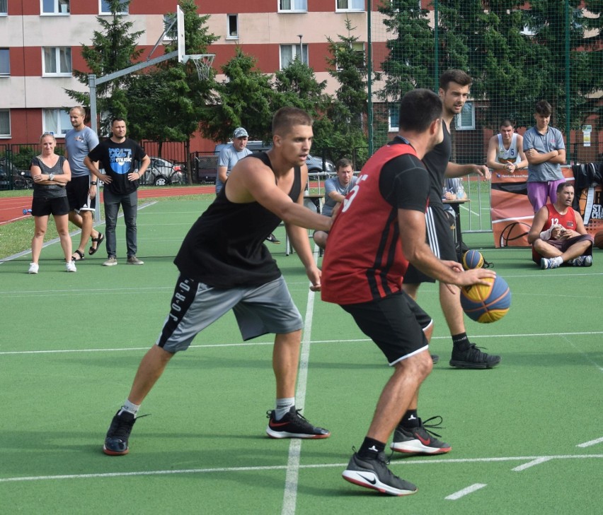 Na boiskach sportowych Szkoły Podstawowej nr 31 przy ul....